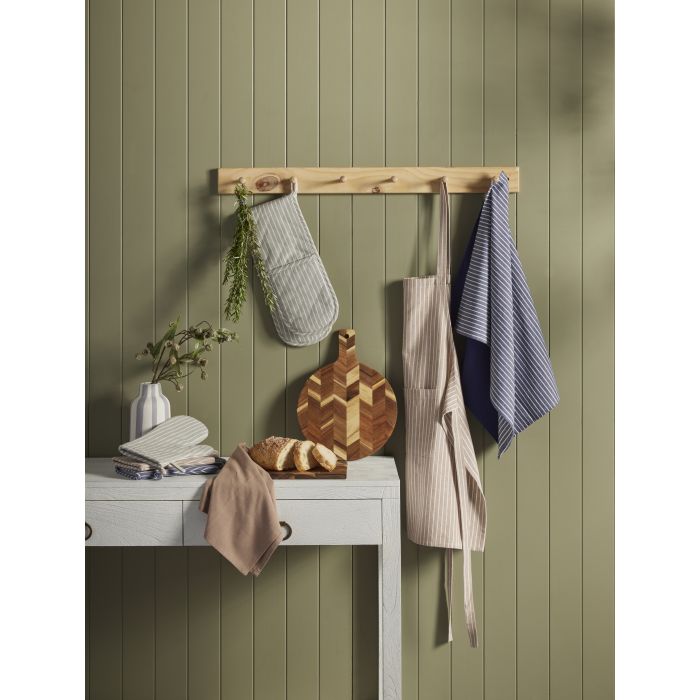 davis & waddell herringbone acacia cutting board