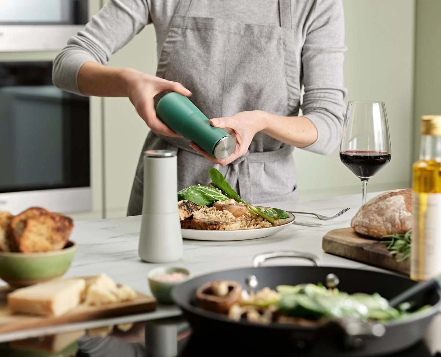 joseph joseph milltop™ salt & pepper mills -editions