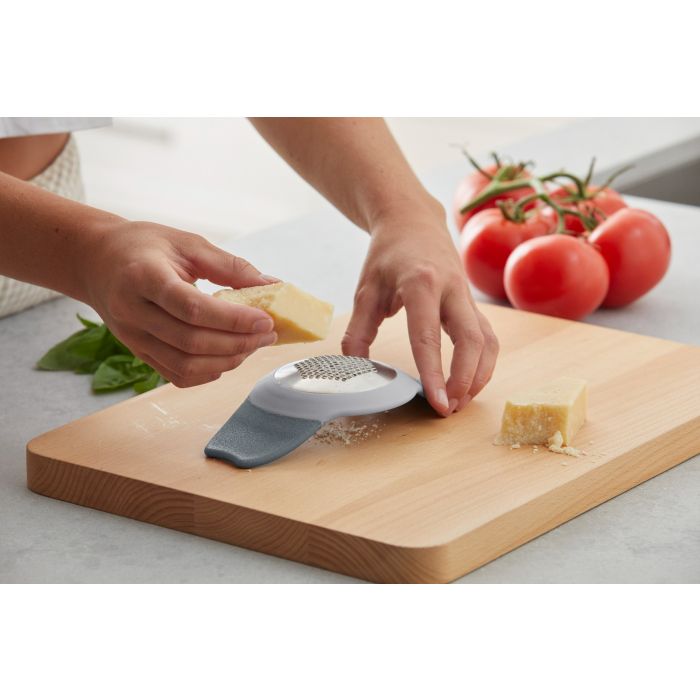 grand designs kitchen grate & crush - 2 in 1 garlic crusher